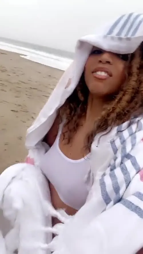 Chloe Bailey - Video