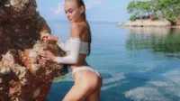 Nancy Ace - Beach pebbles backstage video