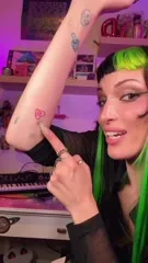 Dani Thorne - Video