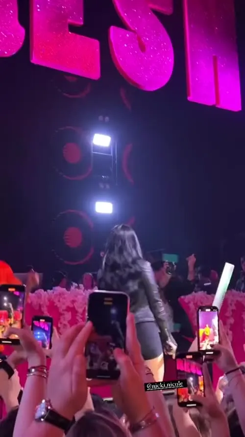 nicki nicole - Video
