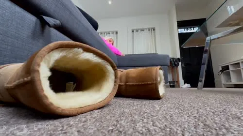 NikemdArt - Chloe - Sneaky sole sniffing roommate