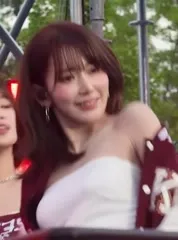 Sakura Miyawaki 宮脇 咲良 | LESSERAFIM - Video