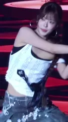 Hong Eunchae 홍은채 | LESSERAFIM - Video #188669