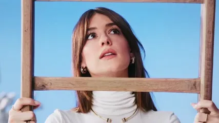 Daisy Edgar-Jones - O evrougy7w