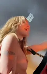 Victoria De Angelis (Maneskin bassist) - Video #374112