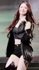 Huh Yunjin 허윤진 | LESSERAFIM - Video