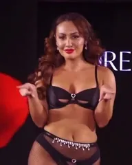 Francia Raisa - Oaxvqbiwgg