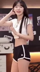 Sakura Miyawaki 宮脇 咲良 | LESSERAFIM - Video