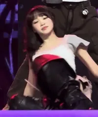 Kim Chaewon 김채원 [Le Sserafim] - Video #338349