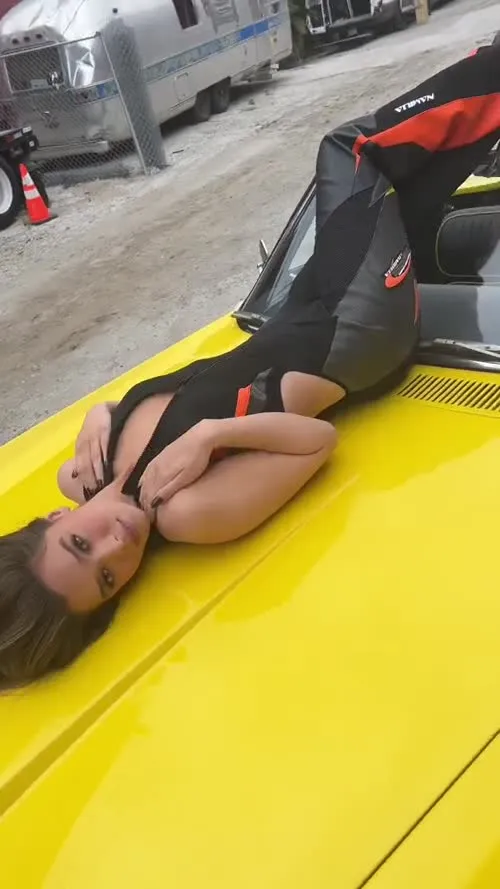 Hailee Steinfeld - Video