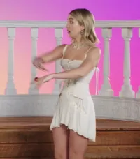 Emily Rudd - One piece cast plays charades (4)