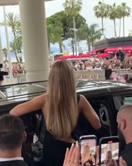 Bella Hadid - On nc8 rs b e o