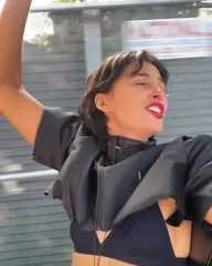 Naomi Scott - Oxwecd ejg m