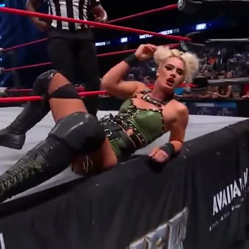 Toni Storm - Video