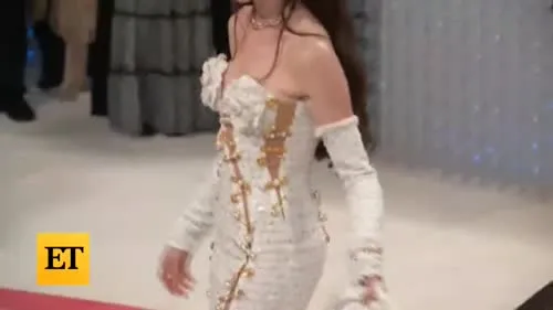 Anne Hathaway - Video