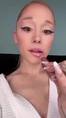 Ariana Grande - R i v57-c z y f