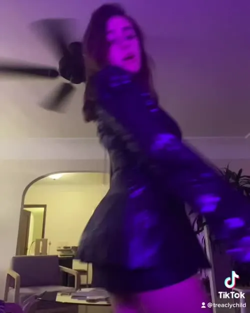 Rachel Anne Sennott - Video