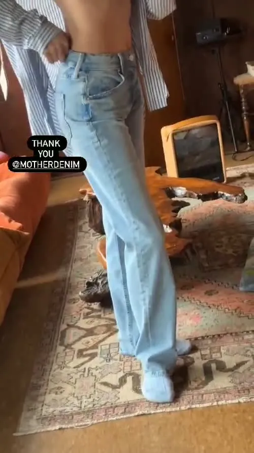 Rainey Qualley - Video