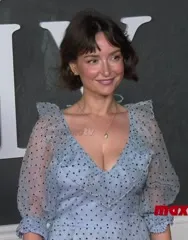 Milana Vayntrub - Video