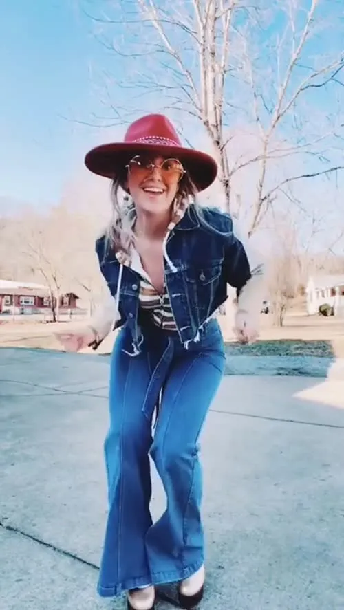 Lainey Wilson - Bring it around townnn