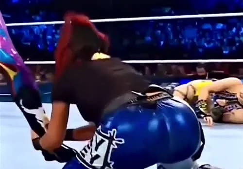 WWE Bayley / Davina Rose / Pamela Rose Martinez - Caked up