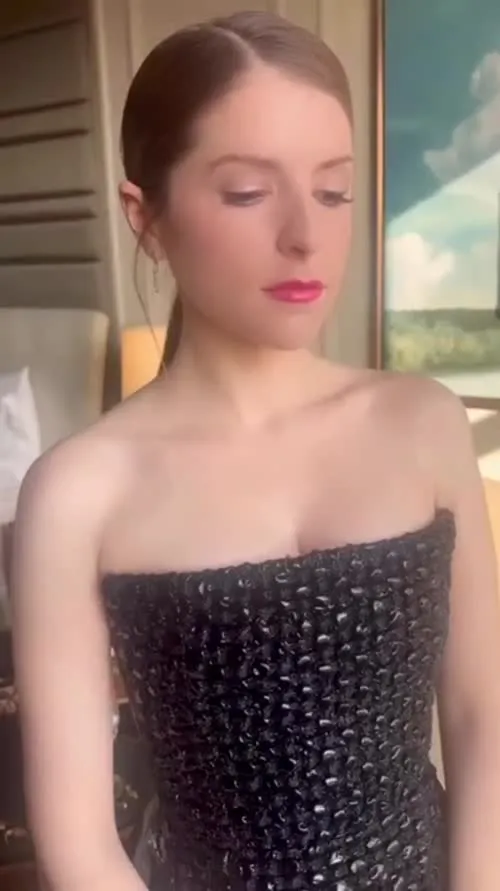 Anna Kendrick - Getting ready at sxsw