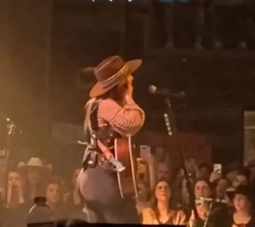 Lainey Wilson - Jiggle jiggle jiggle