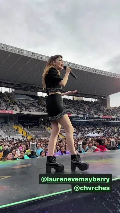 Lauren Mayberry (Singer) - On stage in barcelona (2023)