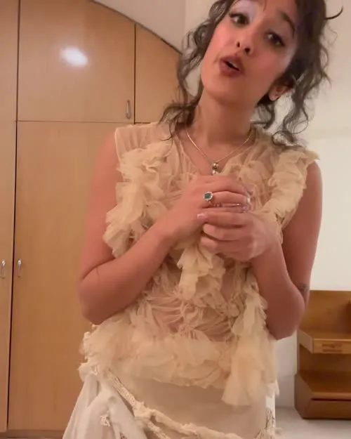 Raveena - Video