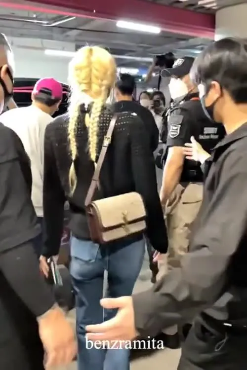 Rosé || Roseanne Park - Video