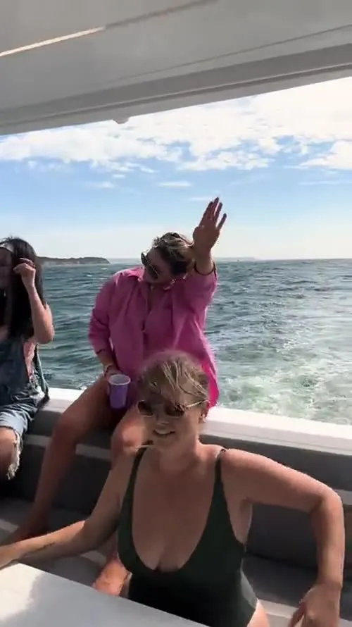 Selena Gomez - Video