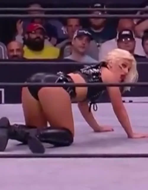 Toni Storm - Video