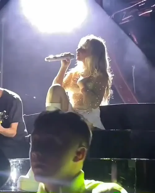 Sabrina Carpenter - Video