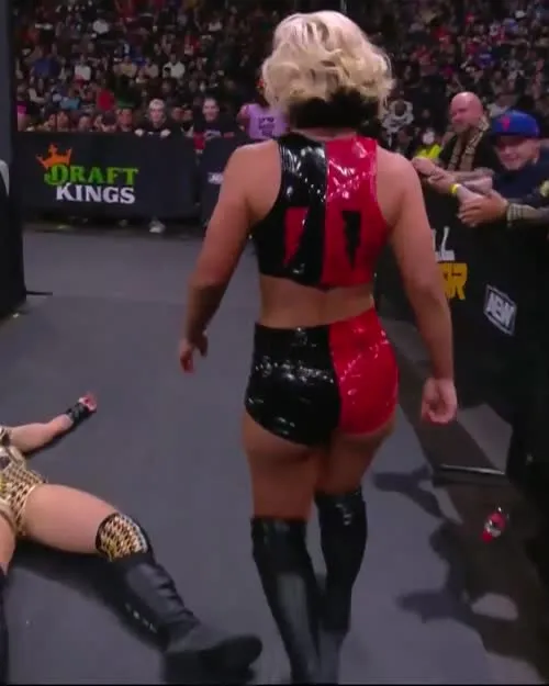 Toni Storm - Video