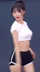 Sakura Miyawaki 宮脇 咲良 | LESSERAFIM - Video