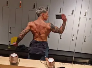 crazyxbody / musclegirlxxx - RoruoLikeW3