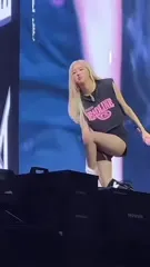 Rosé || Roseanne Park - BLΛƆKPIИK ( BLACKPINK ) - Rosé doesn’t shine, she glows ¦ Deadline Concert
