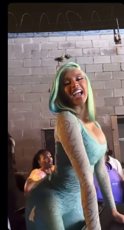 Cardi B - Video