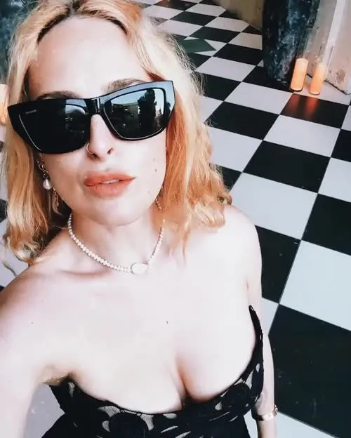 Rumer Willis - Video