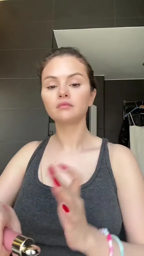 Selena Gomez - Video