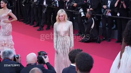 Elle Fanning - S HhhcCmGih