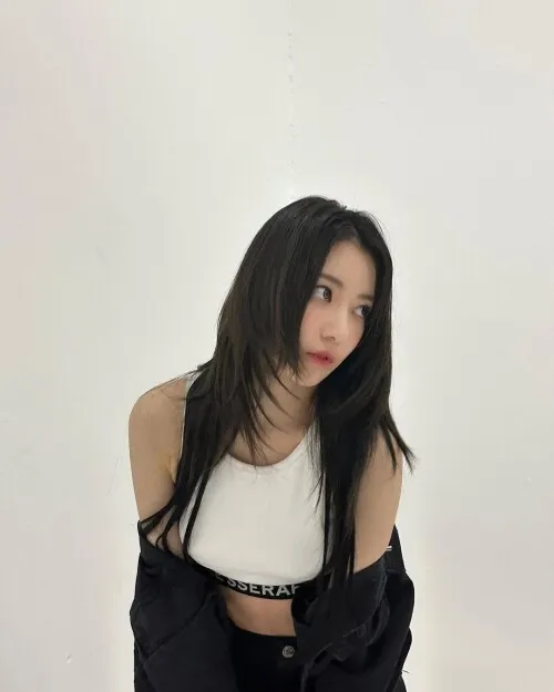 Sakura Miyawaki 宮脇 咲良 | LESSERAFIM
