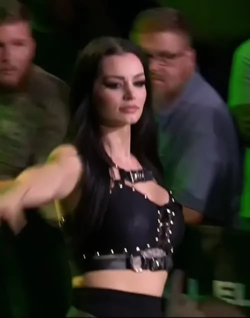 WWE's Paige / Saraya Bevis - Video