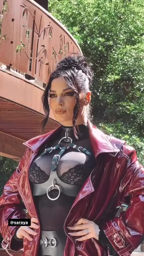 WWE's Paige / Saraya Bevis - SaveIG App