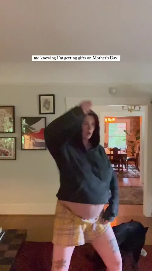 Ireland Baldwin - SaveInsta App