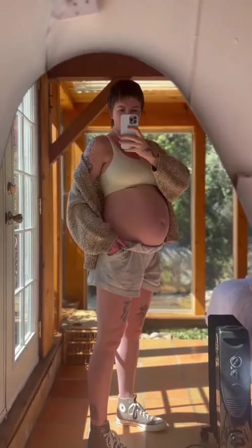Ireland Baldwin - SaveInsta App - Video