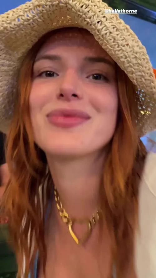 Bella Thorne - SaveInsta app