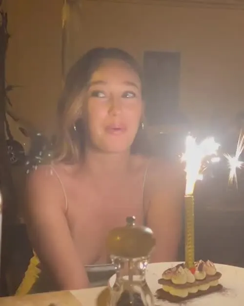 Alycia Debnam Carey - SaveInsta App