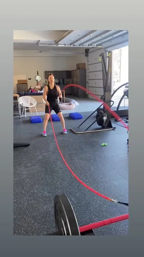 Kaley Cuoco - SaveInsta App
