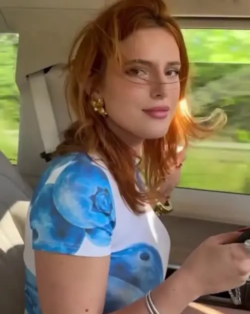 Bella Thorne - App